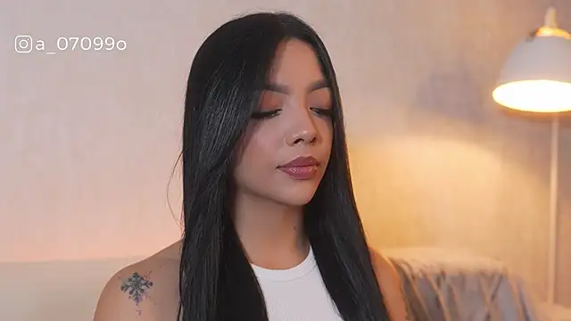 Snapshot of sarah_hiill chatting on December 17, 2025, 12:00 pm sarah hiill online show from December 17, 2025, 12:00 pm