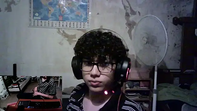 Snapshot of Emv2 chatting on December 25, 2024, 5:48 am Emv2 online show from December 25, 2024, 5:48 am