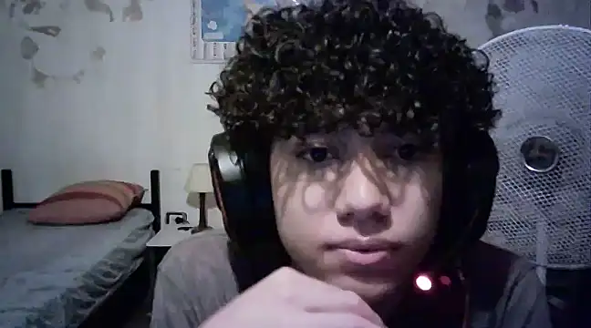 Snapshot of Emv2 chatting on February 13, 2025, 3:07 am Emv2 online show from February 13, 2025, 3:07 am