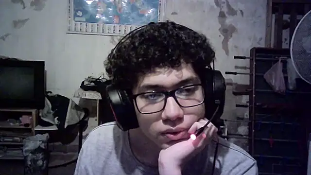 Snapshot of Emv2 chatting on October 22, 2025, 6:02 am Emv2 online show from October 22, 2025, 6:02 am