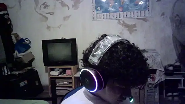 Snapshot of Emv2 chatting on February 4, 2026, 6:08 am Emv2 online show from February 4, 2026, 6:08 am