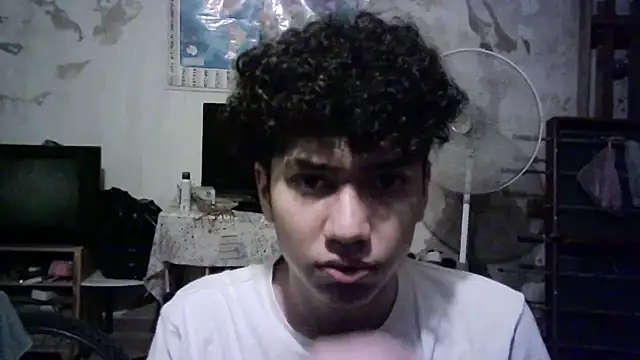 Snapshot of Emv2 chatting on February 11, 2026, 3:44 am Emv2 online show from February 11, 2026, 3:44 am