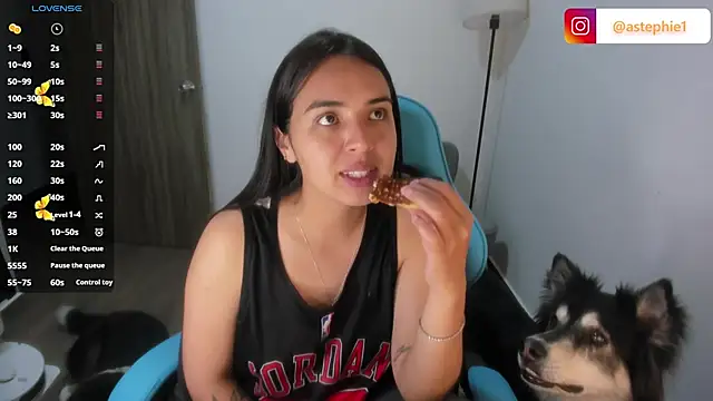 Snapshot of Miss_Nicole chatting on January 11, 2026, 12:37 am Miss Nicole online show from January 11, 2026, 12:37 am