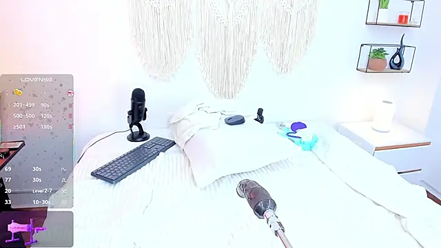 evaa rose online show from January 15, 2026, 6:44 pm