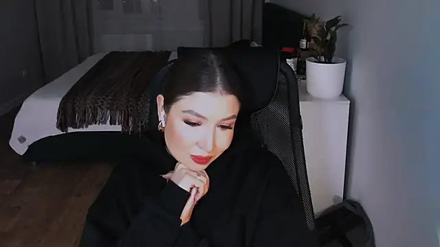 Eva Chris online show from September 30, 2025, 5:07 pm