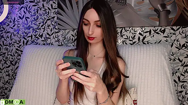  Amelle  online show from November 24, 2025, 3:34 pm