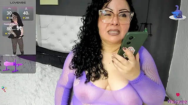 hazel milf online show from November 21, 2025, 12:37 pm