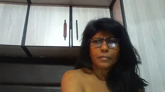 Snapshot of MsAttitude chatting on January 5, 2025, 2:30 pm MsAttitude online show from January 5, 2025, 2:30 pm