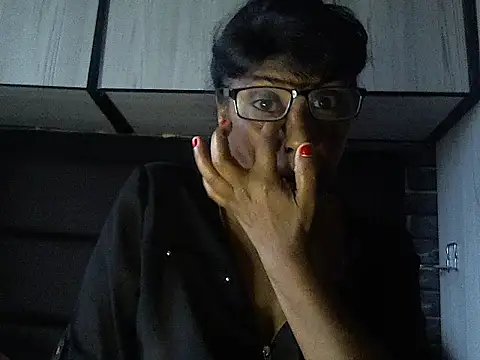 Snapshot of MsAttitude chatting on November 25, 2025, 6:02 am MsAttitude online show from November 25, 2025, 6:02 am