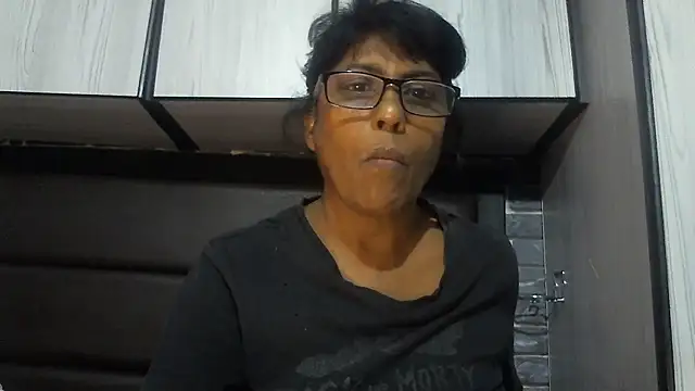 Snapshot of MsAttitude chatting on December 5, 2025, 8:01 am MsAttitude online show from December 5, 2025, 8:01 am