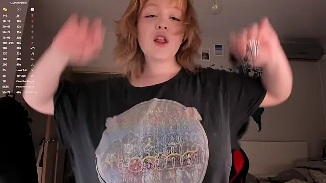 LisaLaas online show from December 3, 2024, 7:22 pm