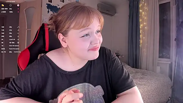 LisaLaas online show from December 4, 2024, 1:31 pm