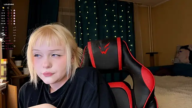 LisaLaas online show from September 21, 2025, 5:25 pm