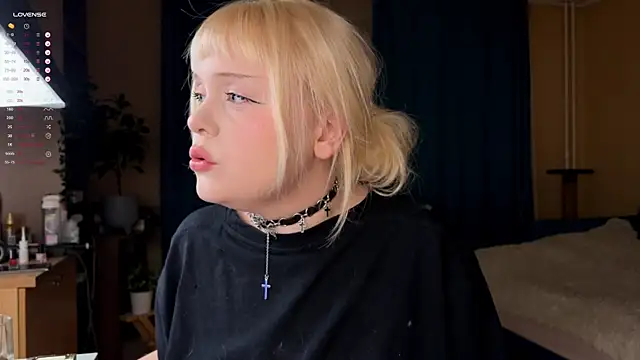 LisaLaas online show from September 30, 2025, 8:47 pm