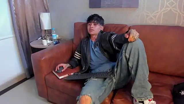 Snapshot of AcidMilo chatting on December 7, 2024, 5:53 pm AcidMilo online show from December 7, 2024, 5:53 pm