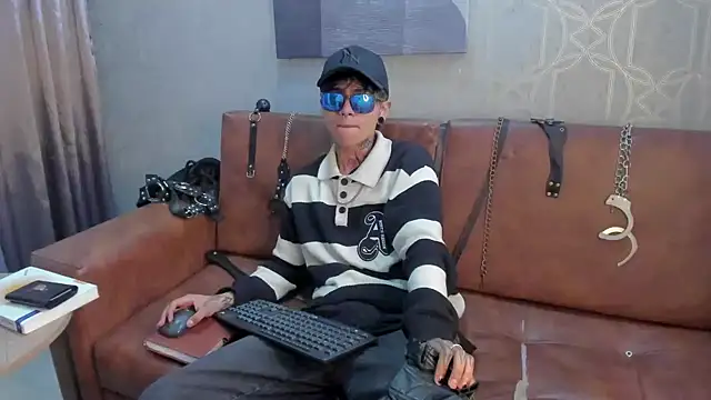 Snapshot of AcidMilo chatting on December 9, 2024, 1:02 pm AcidMilo online show from December 9, 2024, 1:02 pm