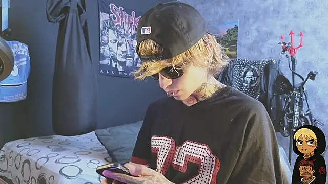 AcidMilo online show from November 10, 2025, 8:19 pm