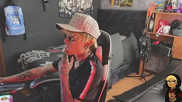 Snapshot of AcidMilo chatting on December 19, 2025, 4:47 pm AcidMilo online show from December 19, 2025, 4:47 pm