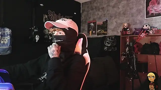 Snapshot of AcidMilo chatting on January 6, 2026, 10:01 pm AcidMilo online show from January 6, 2026, 10:01 pm