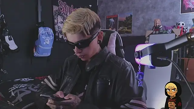 Snapshot of AcidMilo chatting on February 2, 2026, 6:06 pm AcidMilo online show from February 2, 2026, 6:06 pm