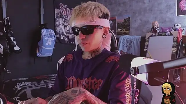 Snapshot of AcidMilo chatting on February 4, 2026, 4:02 pm AcidMilo online show from February 4, 2026, 4:02 pm