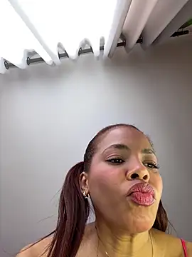 Snapshot of Ary_mar chatting on October 12, 2025, 11:42 am Ary mar online show from October 12, 2025, 11:42 am