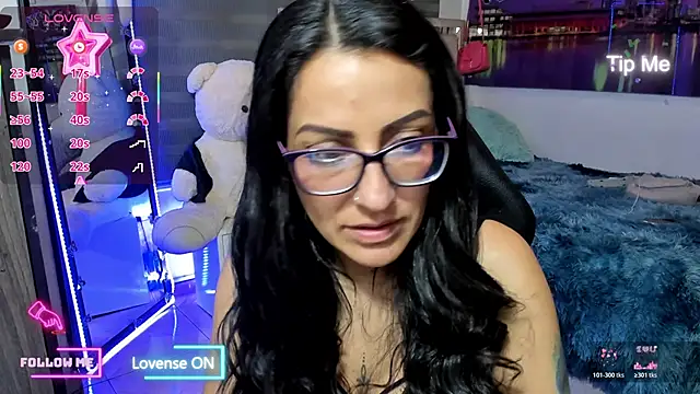 Snapshot of alma_blue chatting on February 3, 2026, 11:43 pm alma blue online show from February 3, 2026, 11:43 pm