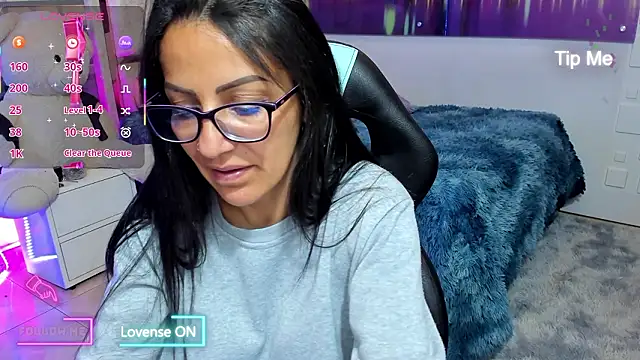 Snapshot of alma_blue chatting on February 17, 2026, 10:38 pm alma blue online show from February 17, 2026, 10:38 pm