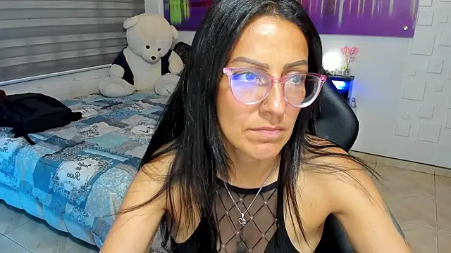 alma blue online show from May 19, 2026, 10:38 pm