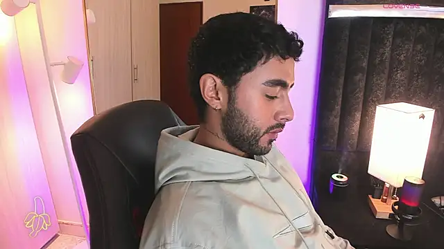 Snapshot of ItsMeEros chatting on February 4, 2026, 11:09 pm ItsMeEros online show from February 4, 2026, 11:09 pm