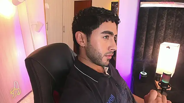 Snapshot of ItsMeEros chatting on February 5, 2026, 10:03 pm ItsMeEros online show from February 5, 2026, 10:03 pm