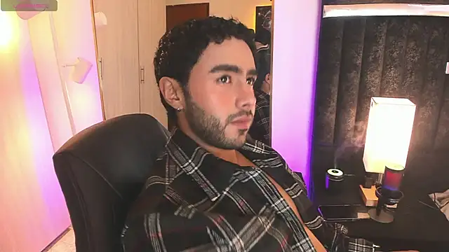 Snapshot of ItsMeEros chatting on February 9, 2026, 10:36 pm ItsMeEros online show from February 9, 2026, 10:36 pm