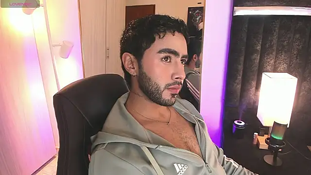 Snapshot of ItsMeEros chatting on February 12, 2026, 9:43 pm ItsMeEros online show from February 12, 2026, 9:43 pm