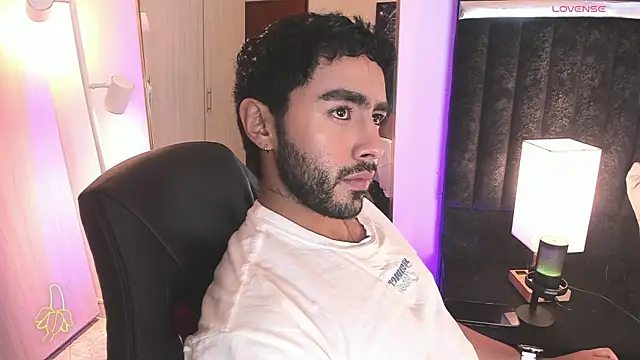 Snapshot of ItsMeEros chatting on February 18, 2026, 10:50 pm ItsMeEros online show from February 18, 2026, 10:50 pm