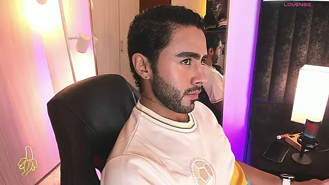 Snapshot of ItsMeEros chatting on February 24, 2026, 10:52 pm ItsMeEros online show from February 24, 2026, 10:52 pm