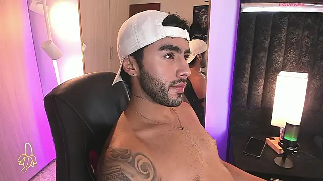 Snapshot of ItsMeEros chatting on March 5, 2026, 10:50 pm ItsMeEros online show from March 5, 2026, 10:50 pm