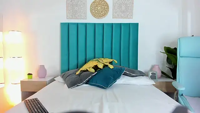 Snapshot of LiamCharlotte45 chatting on March 18, 2025, 4:04 am LiamCharlotte45 online show from March 18, 2025, 4:04 am