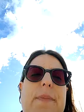 Snapshot of dolcehelena993 chatting on October 6, 2025, 9:51 am dolcehelena993 online show from October 6, 2025, 9:51 am