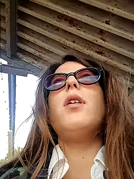 Snapshot of dolcehelena993 chatting on October 18, 2025, 8:15 am dolcehelena993 online show from October 18, 2025, 8:15 am