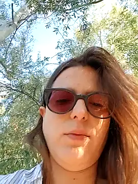 Snapshot of dolcehelena993 chatting on October 19, 2025, 7:42 am dolcehelena993 online show from October 19, 2025, 7:42 am