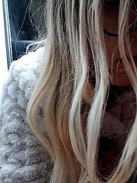 Snapshot of dolcehelena993 chatting on November 15, 2025, 9:17 am dolcehelena993 online show from November 15, 2025, 9:17 am