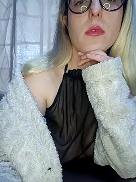 Snapshot of dolcehelena993 chatting on January 6, 2026, 11:47 am dolcehelena993 online show from January 6, 2026, 11:47 am