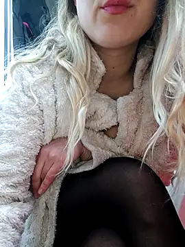 Snapshot of dolcehelena993 chatting on February 24, 2026, 10:13 am dolcehelena993 online show from February 24, 2026, 10:13 am