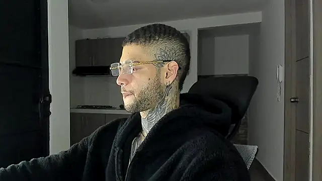  jamesleandros1 online show from September 10, 2025, 12:43 am