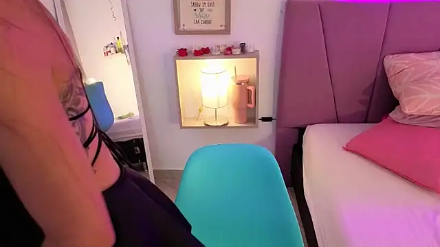 Snapshot of PIA_STONE chatting on February 3, 2026, 8:25 pm PIA STONE online show from February 3, 2026, 8:25 pm