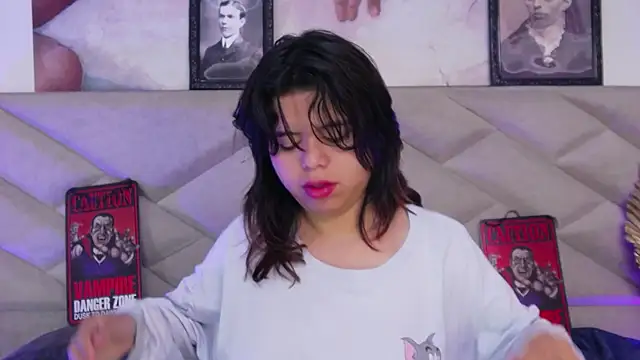 Snapshot of SabinaMerchetti chatting on September 27, 2025, 2:33 pm SabinaMerchetti online show from September 27, 2025, 2:33 pm