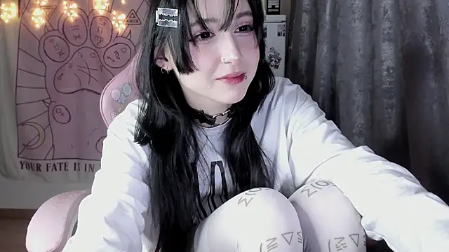 Holy420lolii online show from November 10, 2025, 6:29 pm