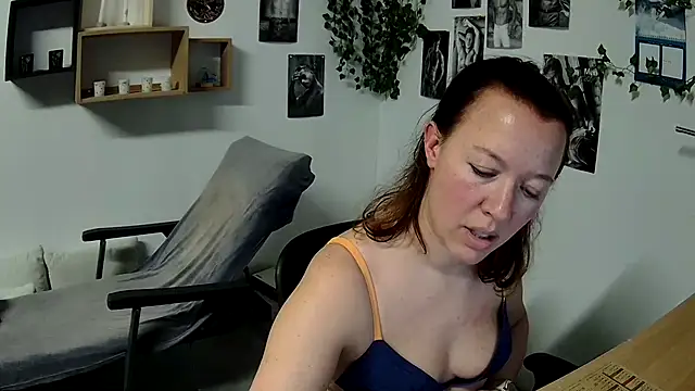 Snapshot of AnyaKrey@xh chatting on February 9, 2025, 6:16 pm AnyaKreyxh online show from February 9, 2025, 6:16 pm