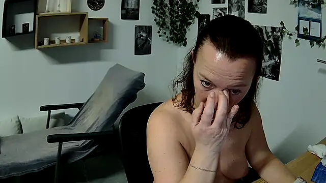 Snapshot of AnyaKrey@xh chatting on February 23, 2025, 6:45 pm AnyaKreyxh online show from February 23, 2025, 6:45 pm