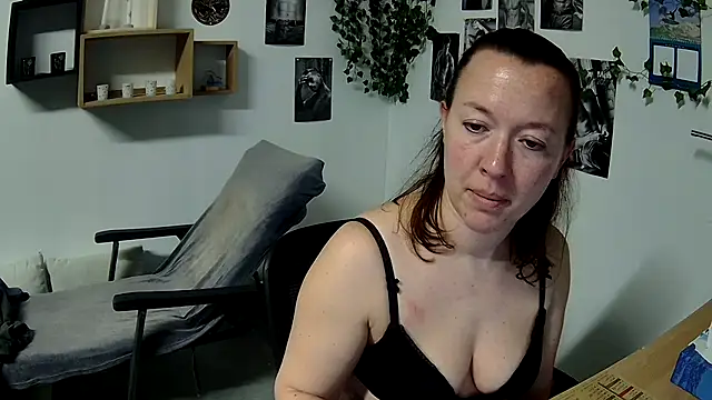 Snapshot of AnyaKrey@xh chatting on March 3, 2025, 6:12 pm AnyaKreyxh online show from March 3, 2025, 6:12 pm